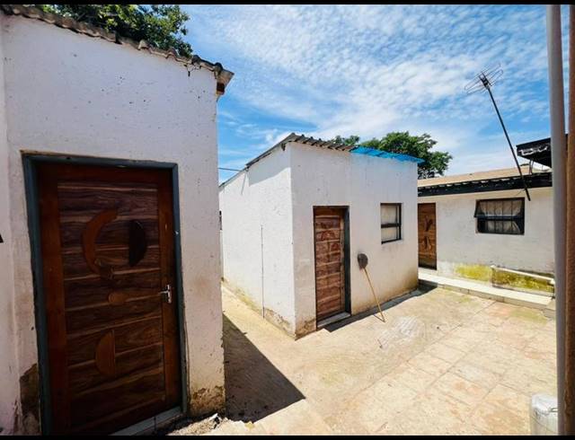 7 BEDROOM HOUSE FOR SALE IN PRIMROSE